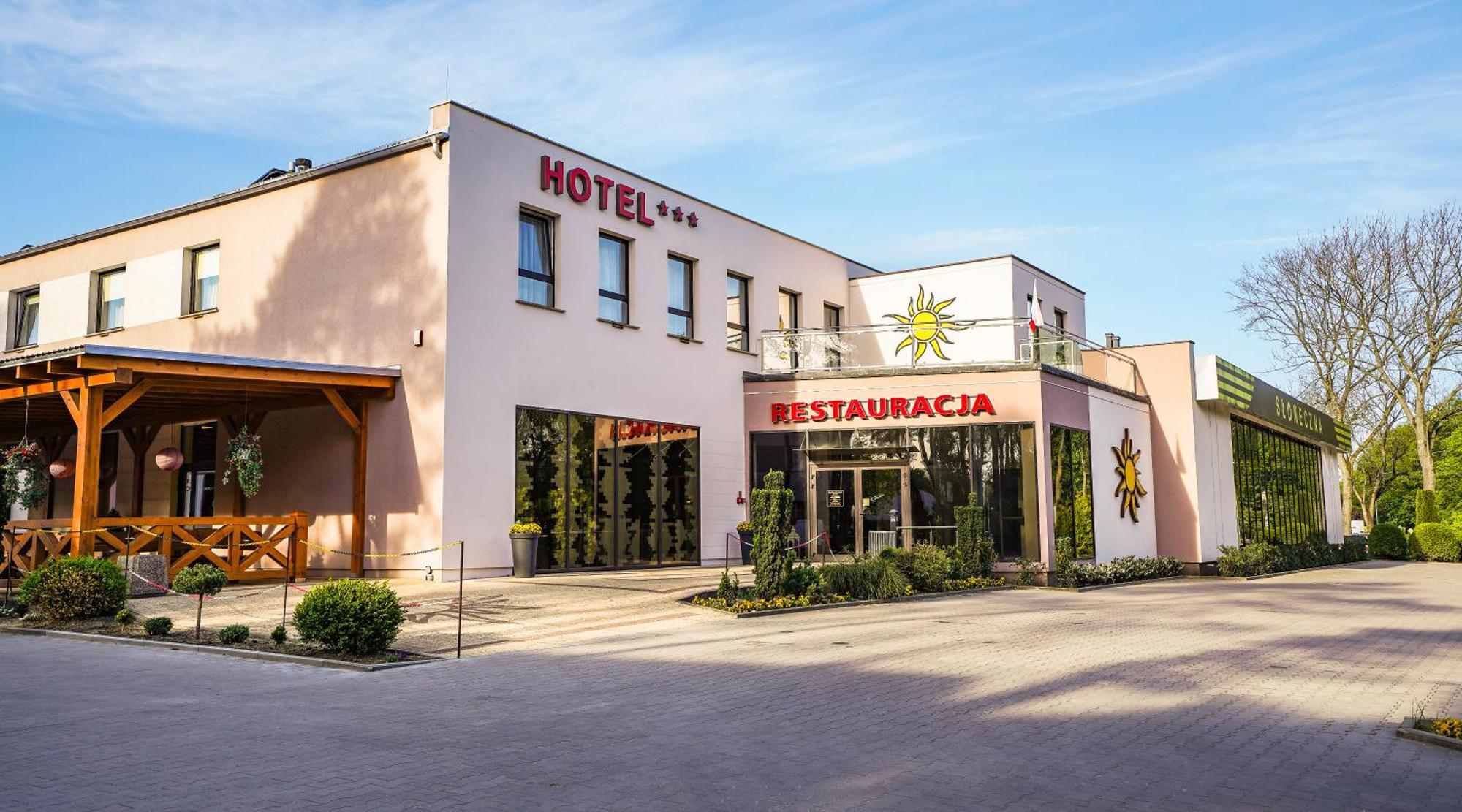 Hotel - Restauracja "Sloneczna" Jarocin Buitenkant foto