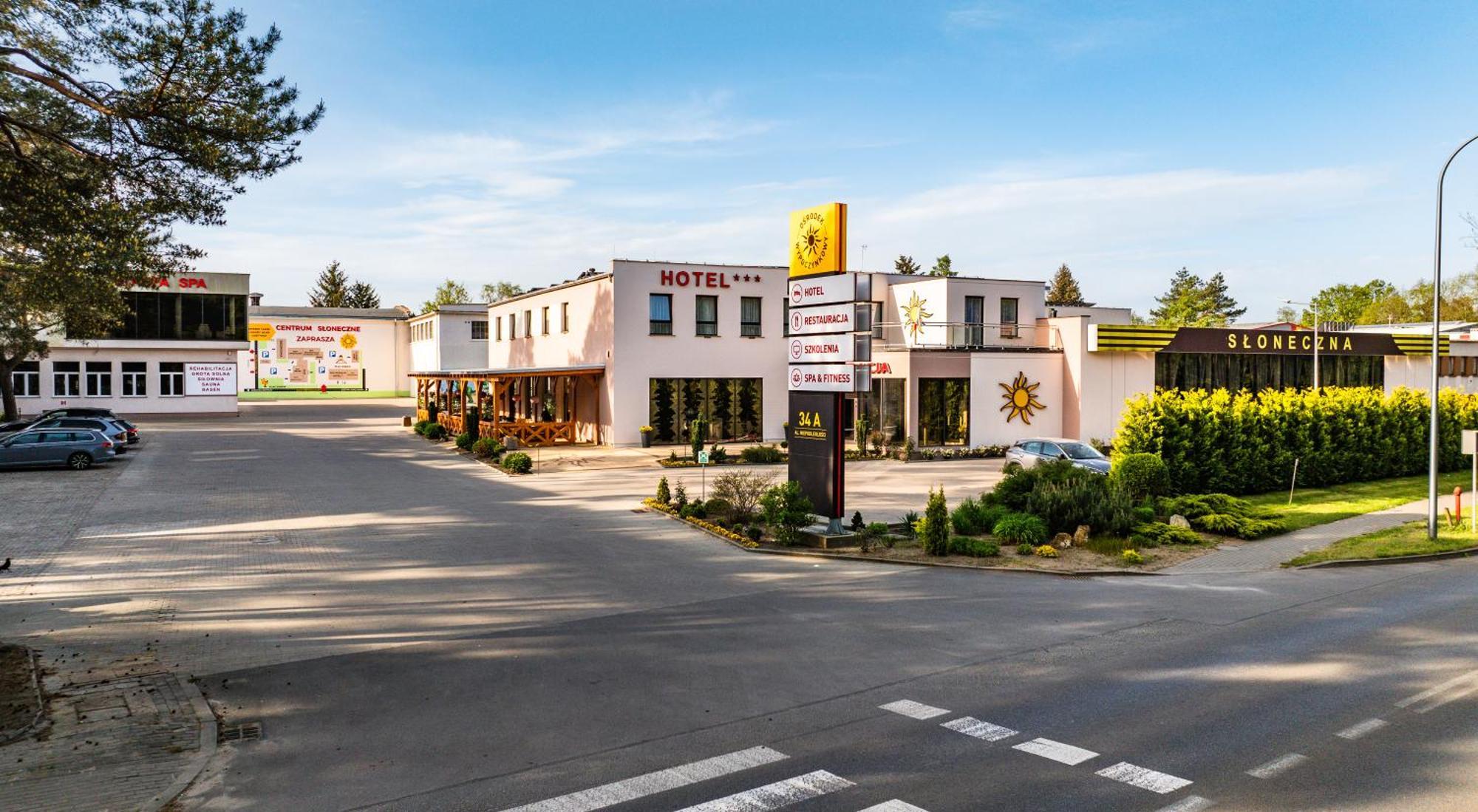 Hotel - Restauracja "Sloneczna" Jarocin Buitenkant foto