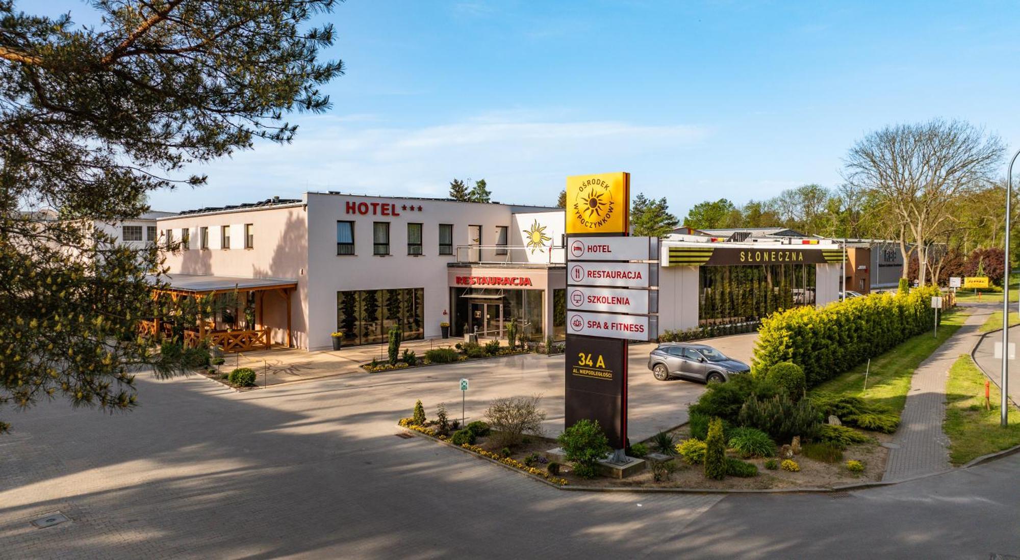Hotel - Restauracja "Sloneczna" Jarocin Buitenkant foto