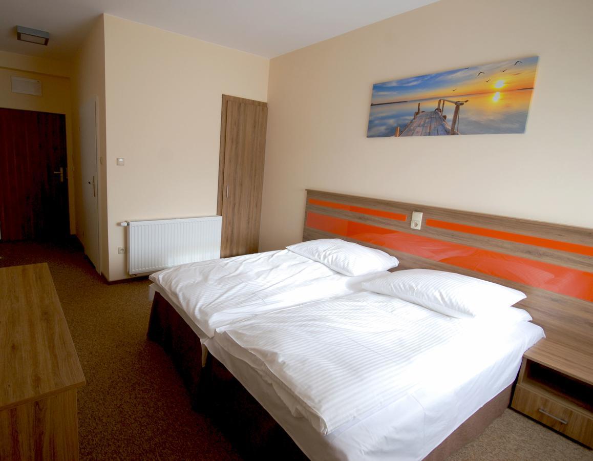 Hotel - Restauracja "Sloneczna" Jarocin Buitenkant foto