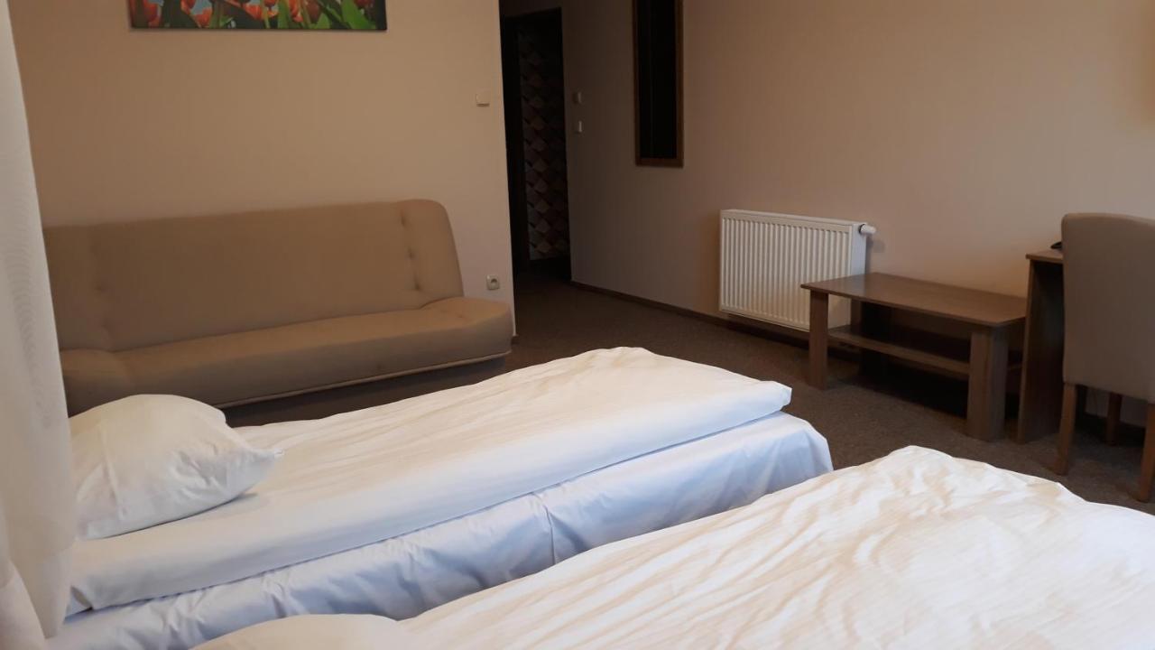 Hotel - Restauracja "Sloneczna" Jarocin Buitenkant foto
